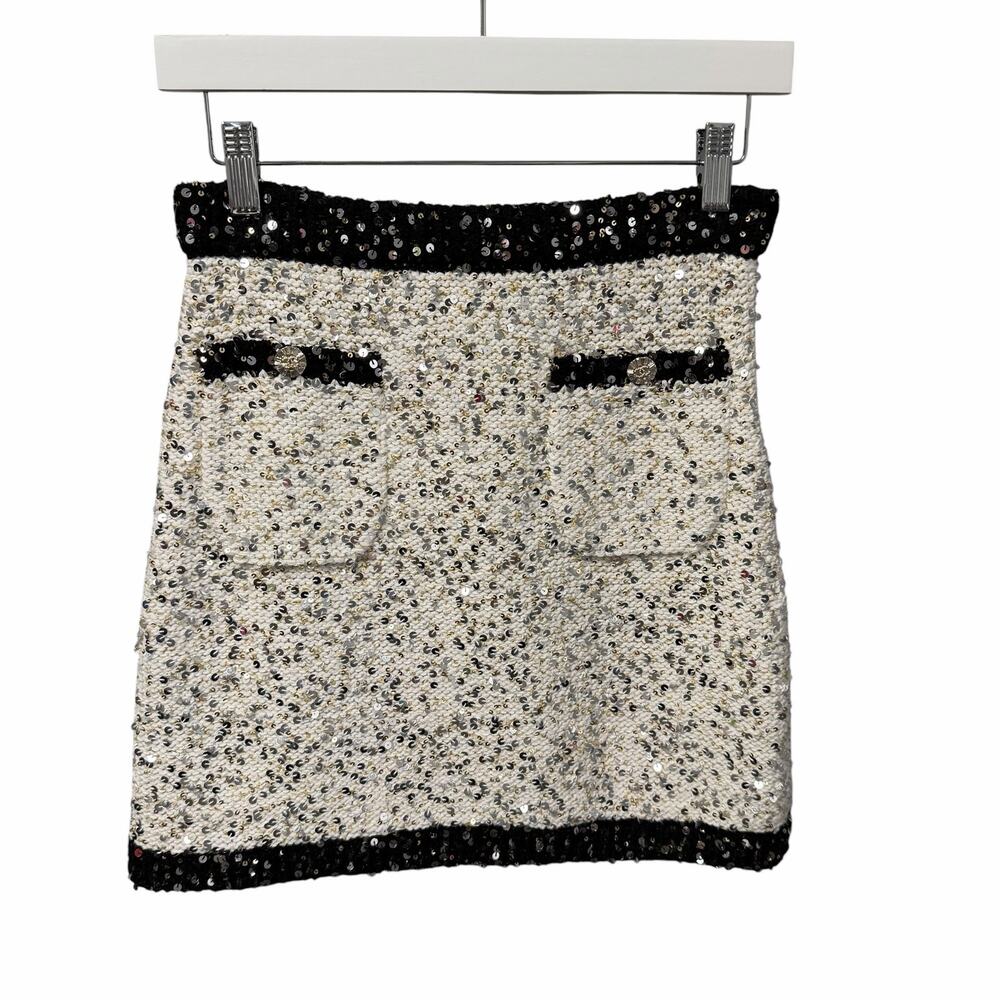 NWT Chanel 2023 Sequin Knit Mini Skirt White Black Silver Gold Womens 36 / US 4 - Picture 1 of 13